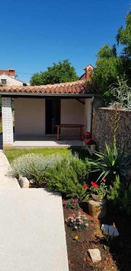 House Mergi Помер Экстерьер фото